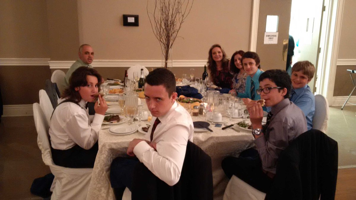 linadv86's tweet photo. #kickswed2015 #table2selfie http://t.co/QQF4URRk3z