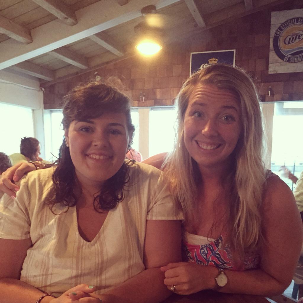 AllyMackenzie1's tweet photo. #Vacationaf #sisterlylove https://t.co/yiNzPBLBwr http://t.co/Gcyrjx4uZ8