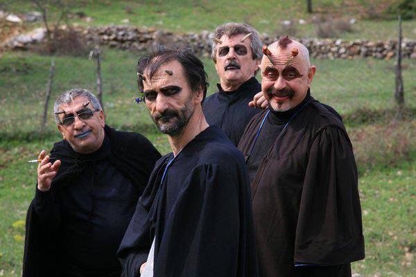 Ај мори кажи кој ѓавол те натера да не ме сакаш?