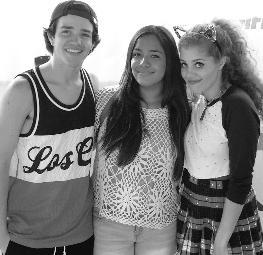 pvrkjvmin's tweet photo. I miss #DigiFestSD and everyone that I met 😭 @DigiTour http://t.co/GN2XfYIqrq