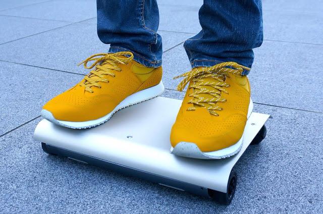 HYPEBEAST's tweet photo. Japanese engineering firm Cocoa Motors creates the world's smallest electric vehicle. 
http://t.co/HQQVQPYX7E http://t.co/QVXmJlJHkq