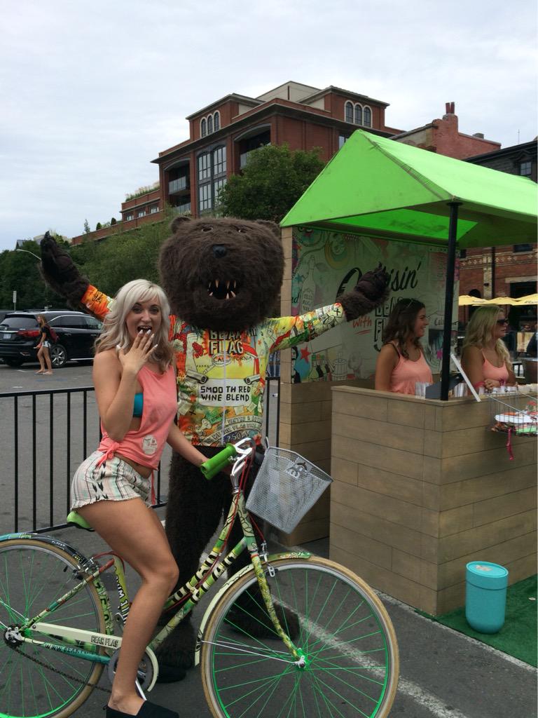 bearflagwine's tweet photo. We spent the afternoon #CrusinwithBearFlag on #QueenStreet . Check out the fun we had! http://t.co/cuENEGSMva