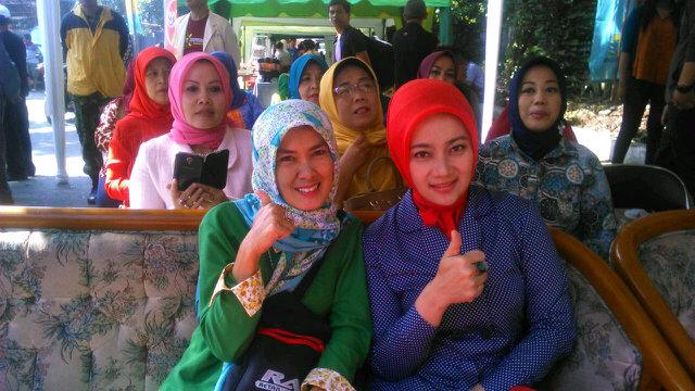 LilisSuryanthi's tweet photo. Nuju srg ceu cantk@ata_lia @ridwankamil http://t.co/89tkO4eFnK