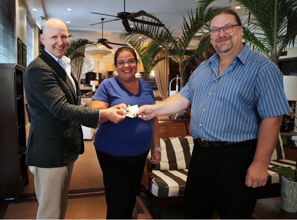 DPBUSER's tweet image. #thebetsyhotel, read about our PACE philanthropy program on #SouthBeach, in Spanish, elnuevoherald.com/noticias/sur-d…, go arts