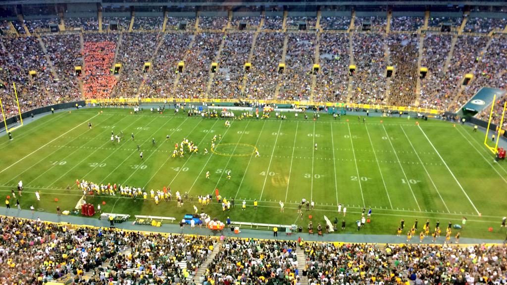 jasonjwilde's tweet photo. You are looking live ... At 70,000 people watching a practice. #Packers http://t.co/mEiIhKjEIT