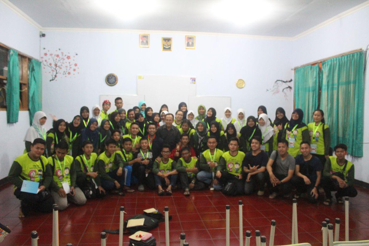 toharidaniel's tweet photo. Satu pekan bersama orang-orang keren @pirnlipi dalam acara PIRN Tahun 2015.Dilatih untuk menjadi peneliti Indonesia. http://t.co/VkWMVnvFos