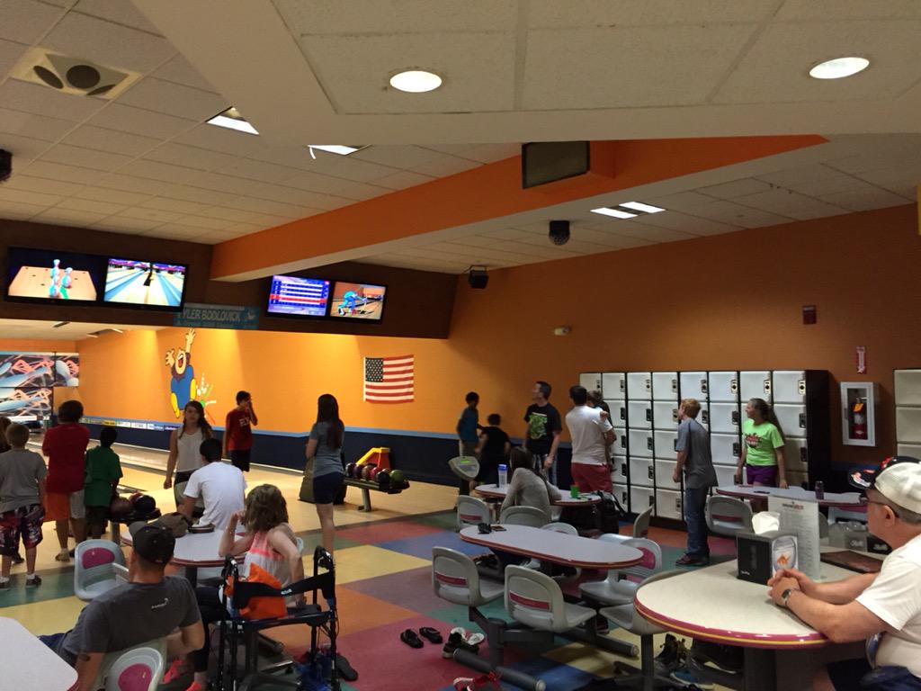 AccelerationChu's tweet photo. Awesome time tonight at our downshift event! See you all at church tomorrow! http://t.co/V5LoQImLjo