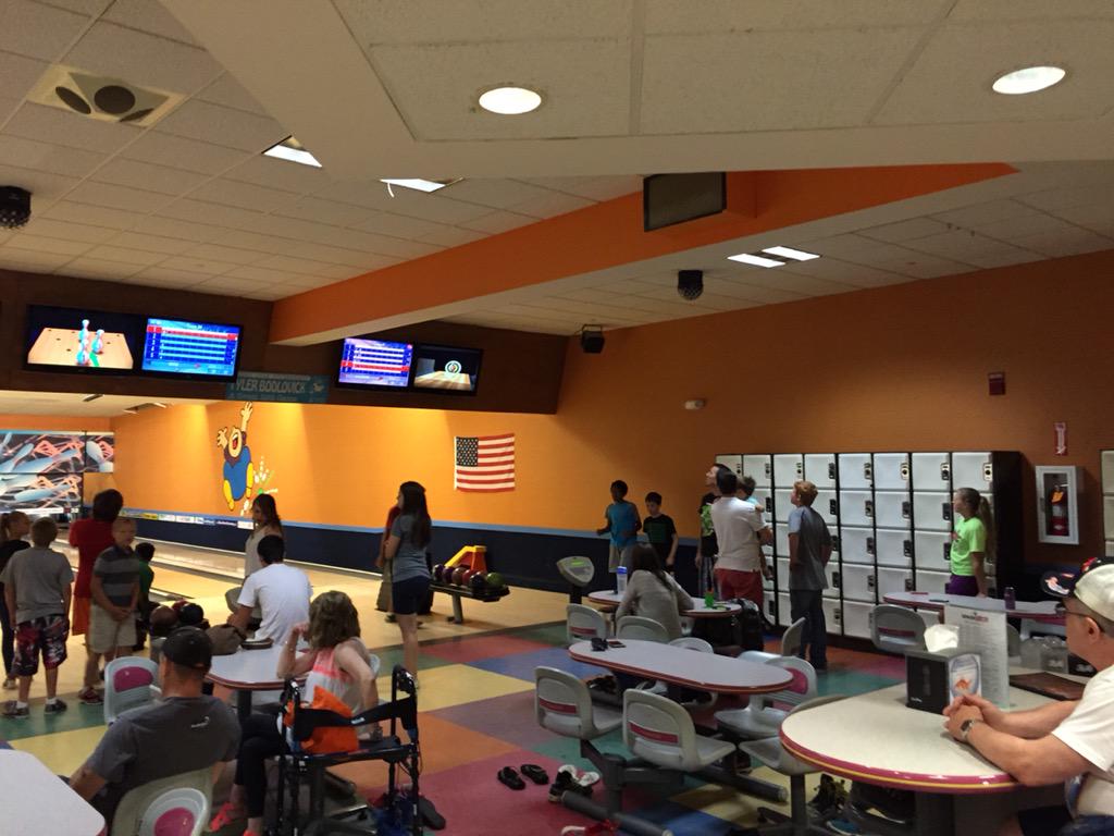 AccelerationChu's tweet photo. Awesome time tonight at our downshift event! See you all at church tomorrow! http://t.co/V5LoQImLjo