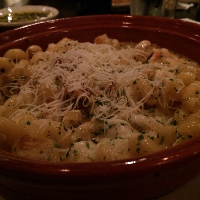Lobster mac m cheese and a merlot http://t.co/gonmBOKYM7
