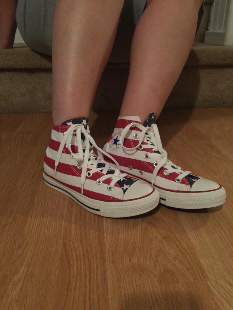 nurseali75's tweet photo. My new kicks!! #chucktaylor #converse #americanflag #hitops #lotops #outletshopping http://t.co/D9Vpv51Hui