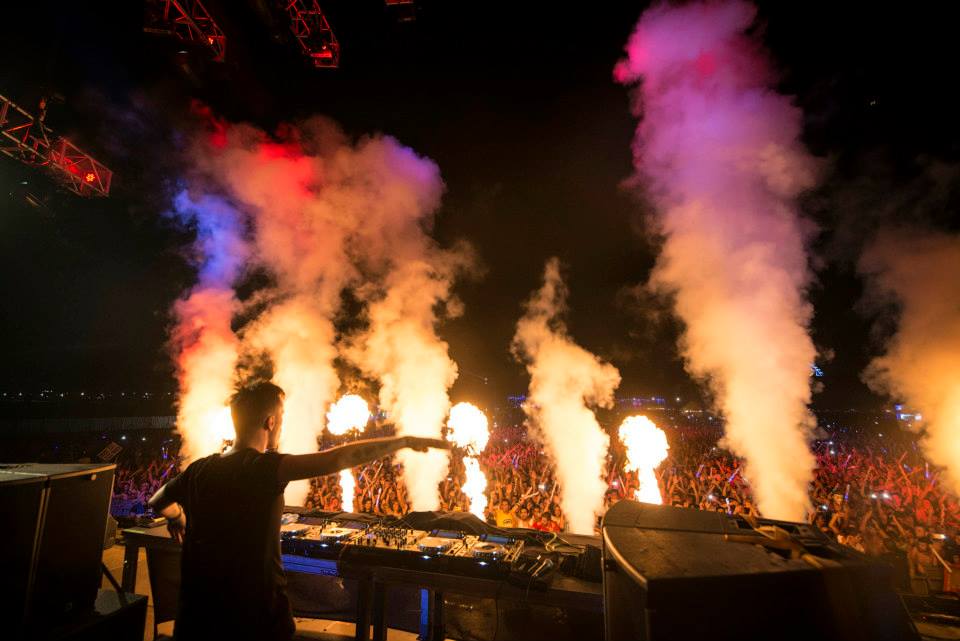 DreambeachFest's tweet photo. La noche está que arde en #Dreambeach con @nickyromero 
#GoVillaricos http://t.co/YZsbmp378T