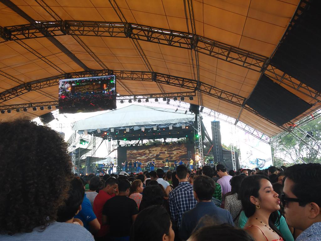 via <a href="/yeah8a/">Carlos Ochoa</a>: #SonNica 2015 ✌✌✌ <a href="/monroysurmenage/">MONROY Y SURMENAGE</a> @polkacumbia <a href="/LaCunetaNic/">La Cuneta Son Machín</a>