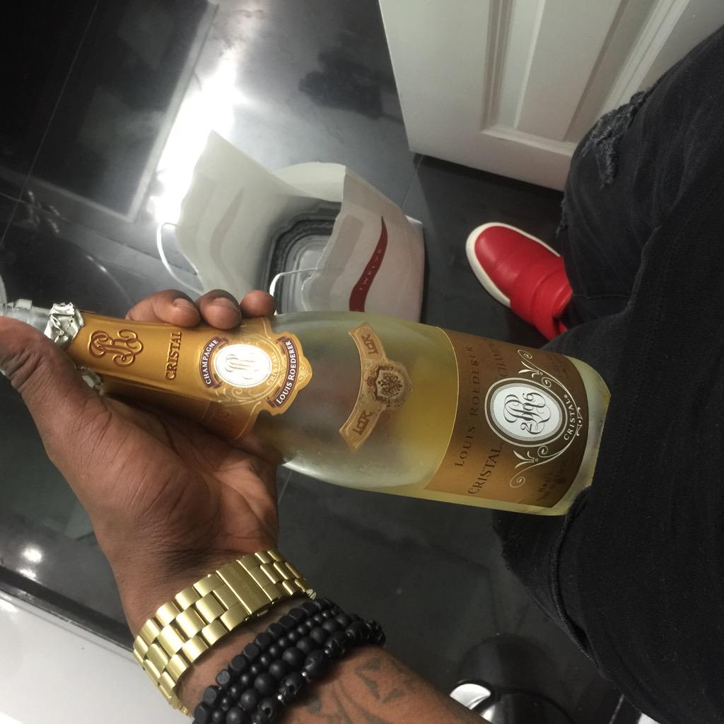 DroTheGod's tweet image. Dis ah 2,000$ pic 😎💪🏾💰😊🎉🎊