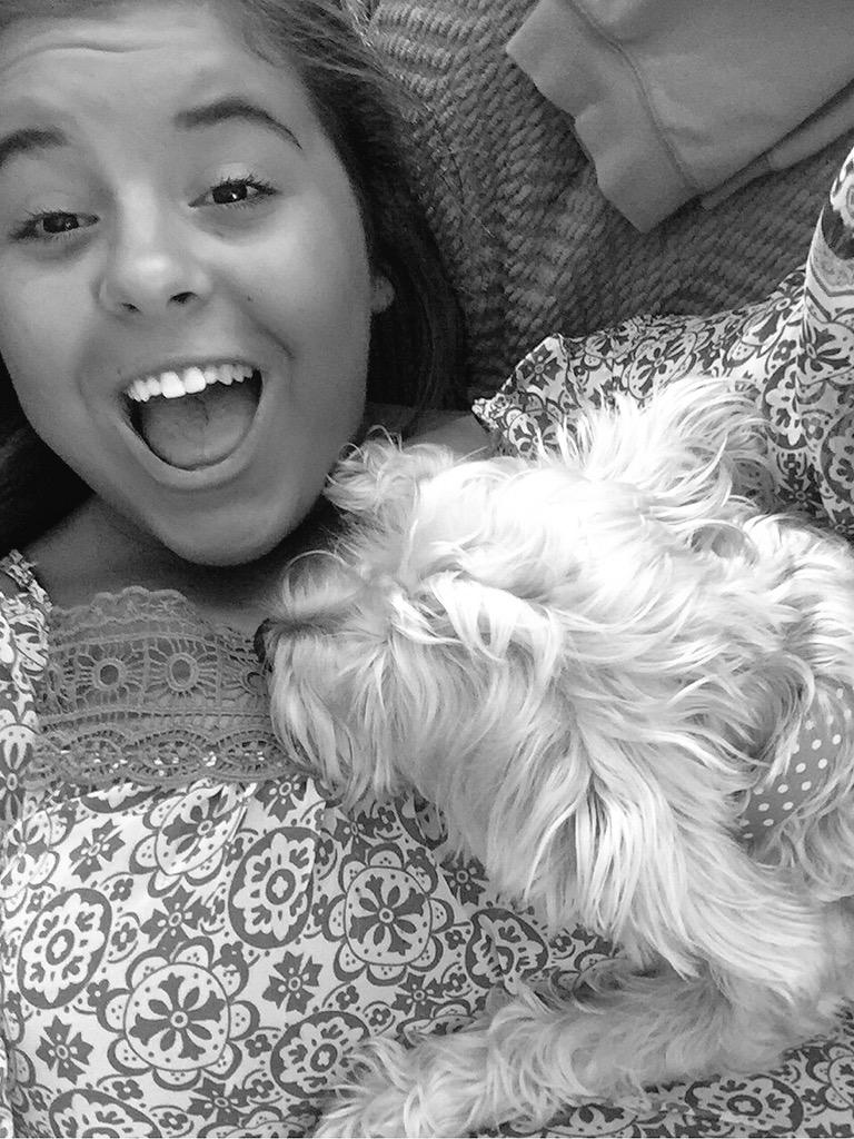 cbags13's tweet photo. Dogs love me 😊 http://t.co/lmJtFXHU7V