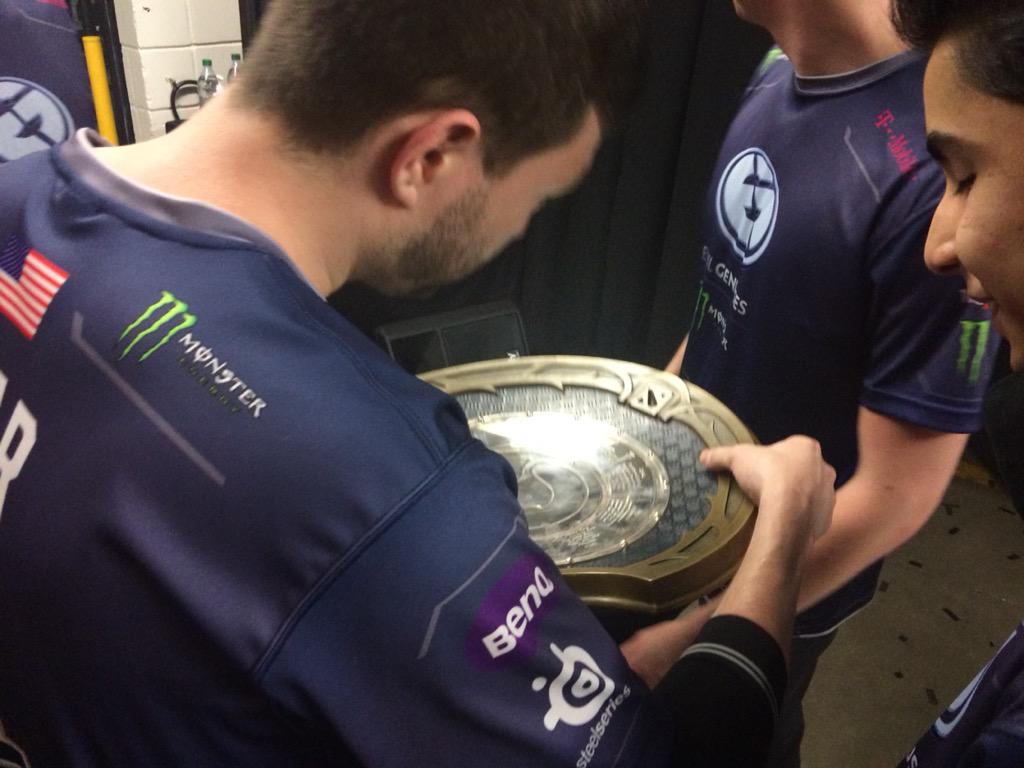 DOTA2's tweet photo. Sweet Victory! The International 2015 Champions @EvilGeniuses! #TI5 http://t.co/styaMO9An5