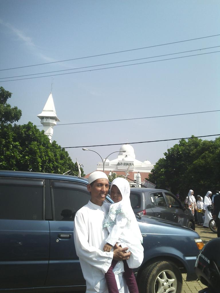 Fauzy79Muh's tweet photo. 2 Agustus 15 zikir akbar di masjid azzikra sentul.. http://t.co/guw4MoPjGk