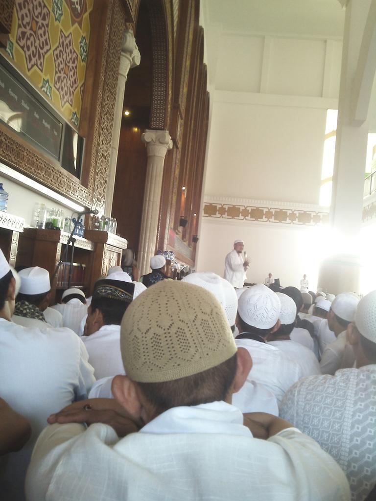 Fauzy79Muh's tweet photo. 2 Agustus 15 zikir akbar di masjid azzikra sentul.. http://t.co/guw4MoPjGk