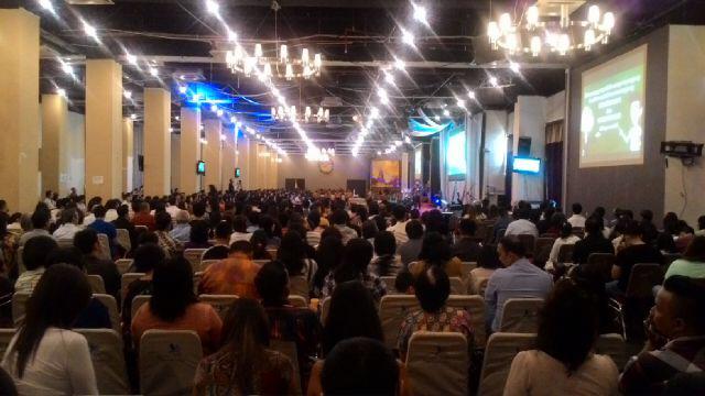 PastorGilbertL's tweet photo. Jemaat Tuhan @GBIGlowFC Thamres memadati ruang Ibadah dgn antusias memuliakan Kristus http://t.co/dXLZrztZ23
