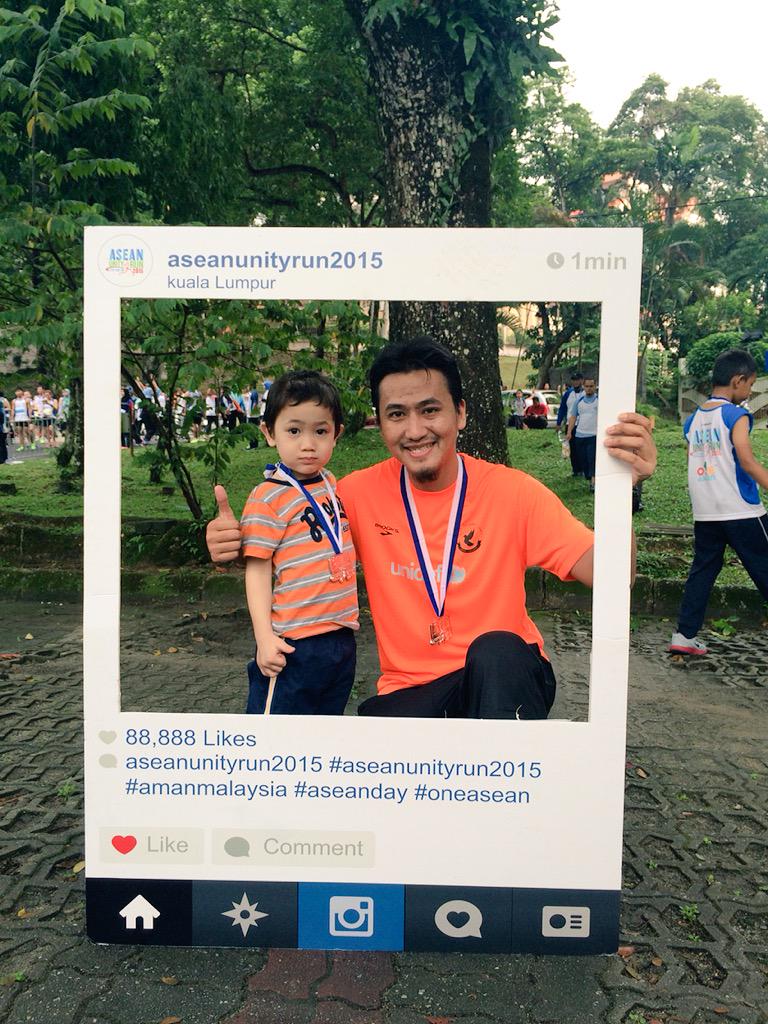 khairulcenor's tweet photo. We are 5km stroller run finisher and his 1st medal ๐ #earthathon #runshine #running #aseanunityrun2015 http://t.co/HAG0LM2Sqf