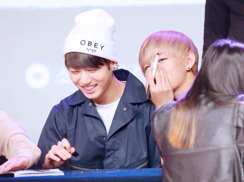 smilingbts's tweet photo. taekook spam 🌟 http://t.co/Q73i7kBRtp
