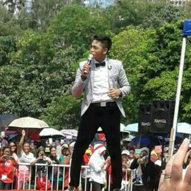 imoet_anies's tweet photo. Ga di HK 
Ga di Indonesia 
Gantengnya ga berkurang :D
Upsss
@DA2_Irwan 
#IrwanShowAtVictoriaPark http://t.co/lqthv62pVu