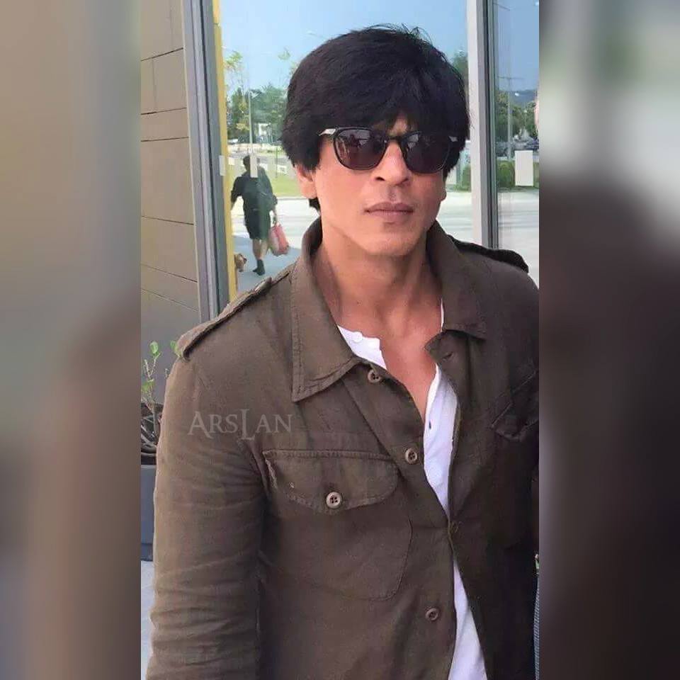 shoumitradevdon's tweet photo. Shah Rukh Khan (@iamsrk) Biggest Superstar in the World. http://t.co/S1AORmDGJu