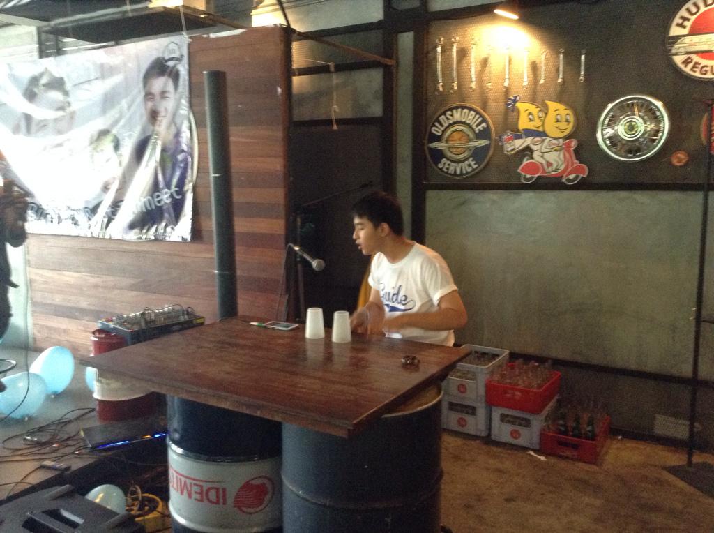 AlanB_TeeTeePOR's tweet photo. น้องไกด์แสดง Cup song @kaii_prakasit @KaiiFC #HBDguide16th http://t.co/zi2BHpJz60