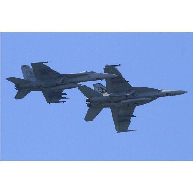 Instagram : by ggairphotos - FA-18E Super Hornets 166653/NE-403 and 166650/AC-400 of VFA105 breaking for landing at…