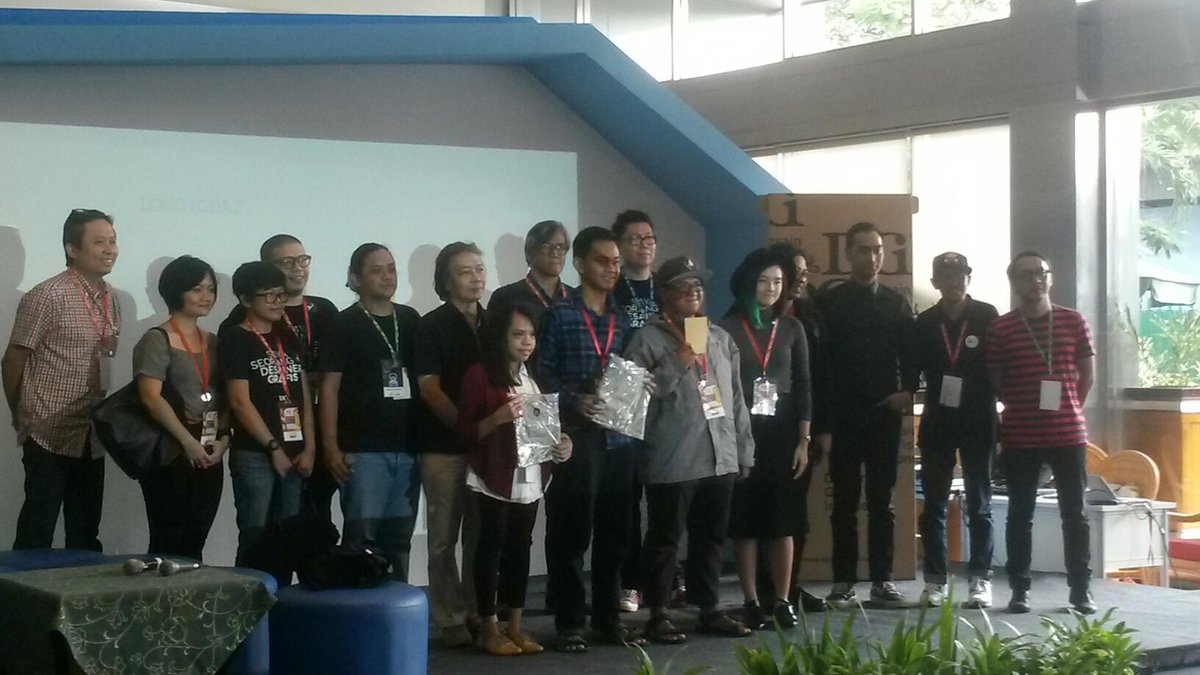 fgdexpo's tweet photo. foto bersama tanda berakhirnya workshop desain grafia Indonesia #fgdexpo2015 http://t.co/z9vOchVl5U