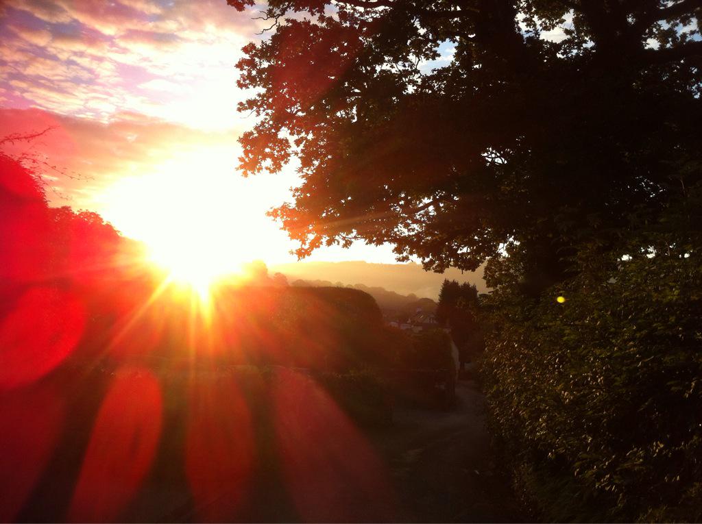 andy_saxon's tweet photo. How about these for some great views? What a view to wake up to. http://t.co/qdS6Gp2ik3