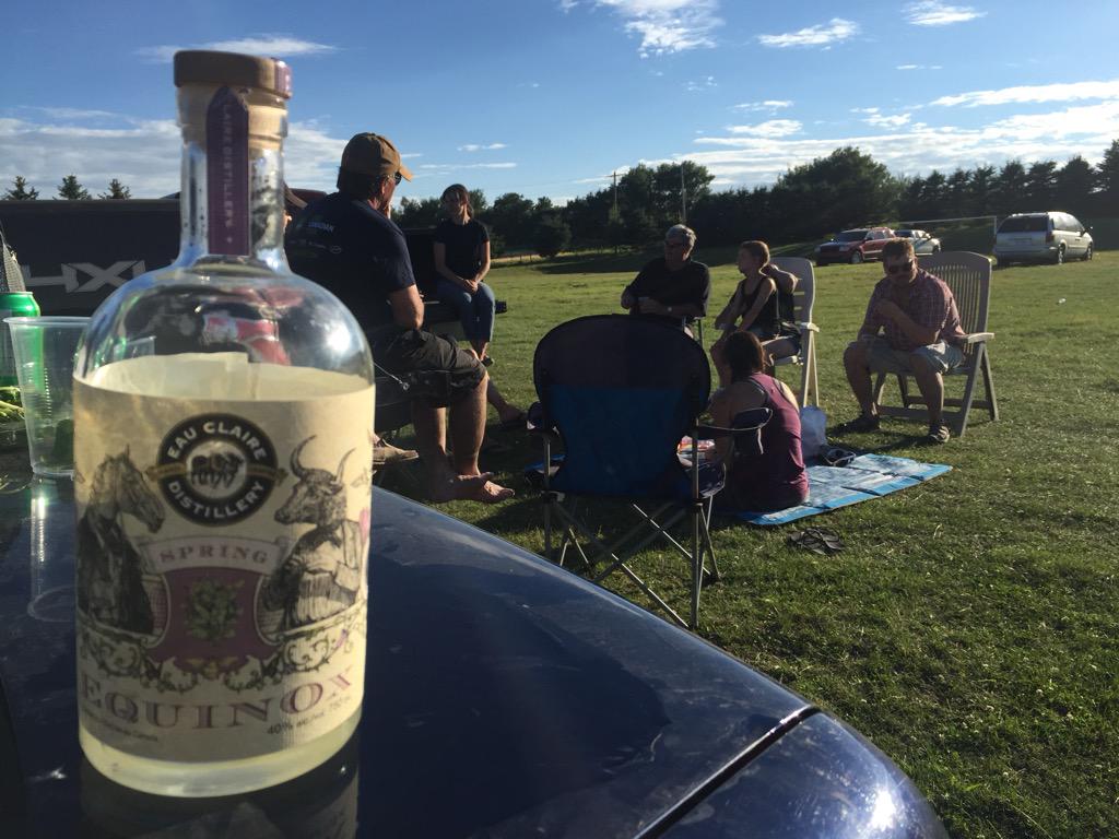 MrRMarsh's tweet photo. Doing some #tailgating with the family and some #equinox from @EauClaireCraft http://t.co/j5YXHg8rPh