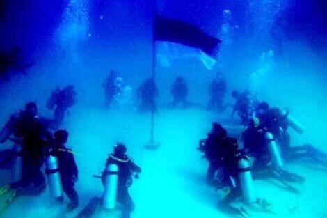 <a href="/PolresPangkep/">Humas Polres Pangkep</a> <a href="/dayatonya/">Mohammad Hidayat</a> akan Kibarkan Bendera di Bawah Laut Saat Proklamasi #70TahunRI goo.gl/fb/BbZCVK"