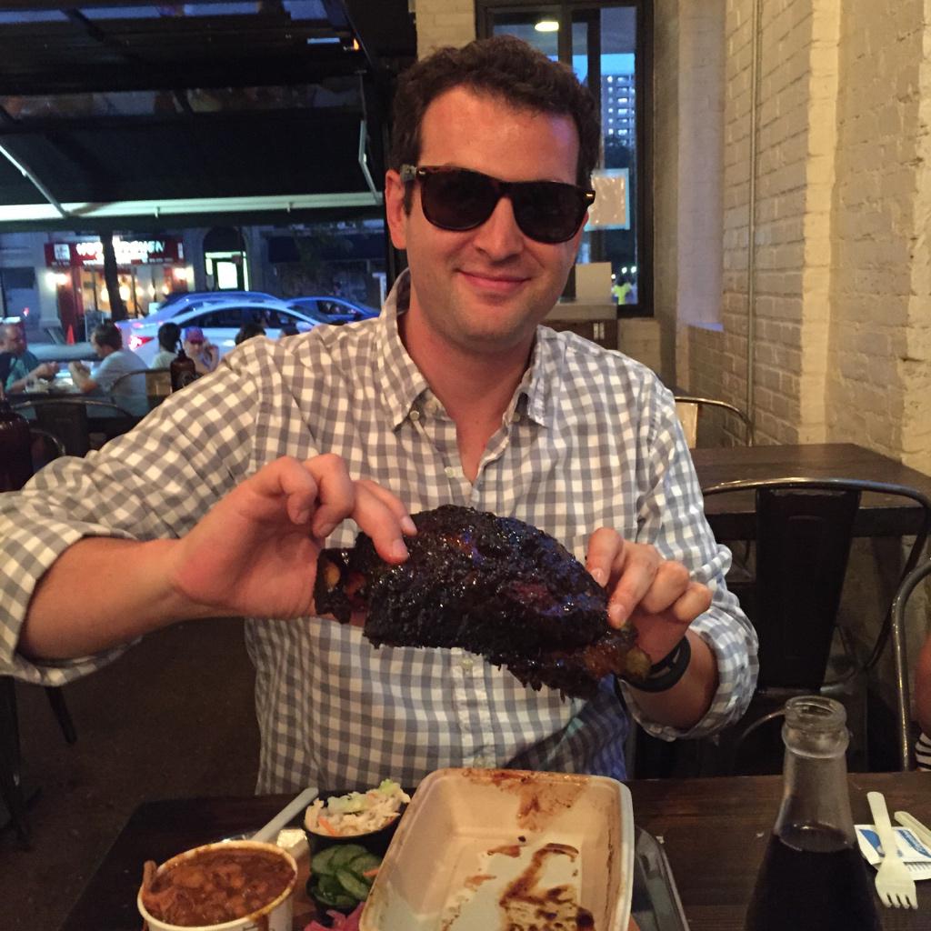 thebluestripe's tweet photo. Great time in NYC tonight with friends and la familia! Special thanks to @theMsauce for joining us #BrontosaurusRib http://t.co/eUniQ9InOa