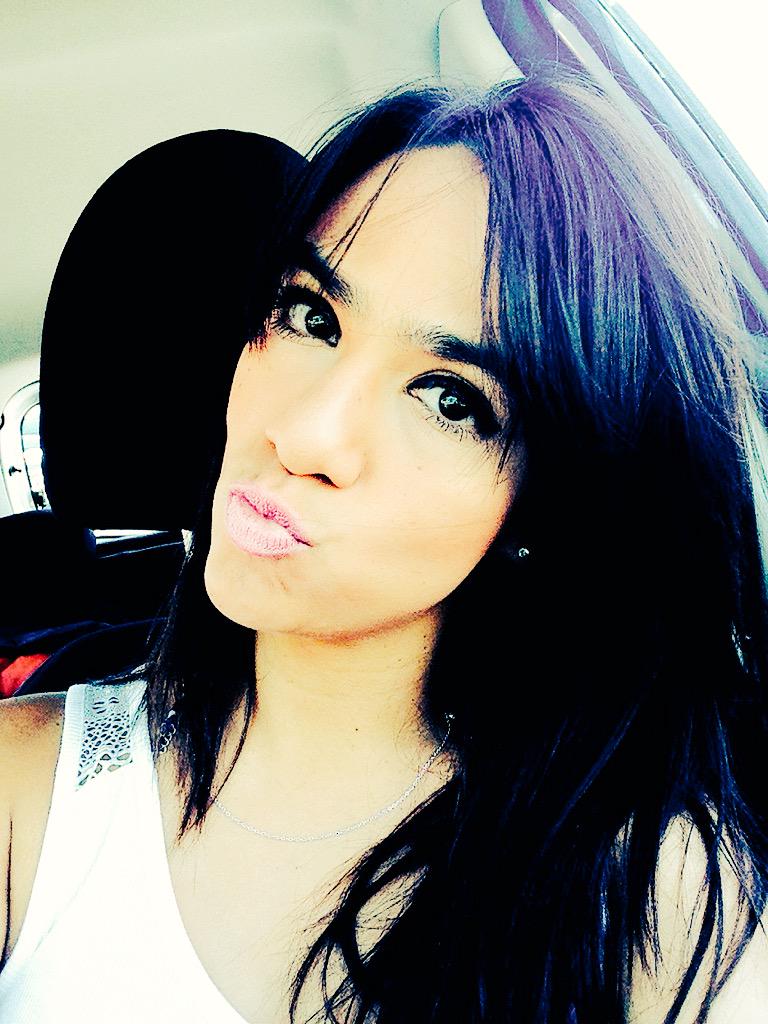 KaRLa_RiAm's tweet photo. 😘 http://t.co/TqD11N58gY