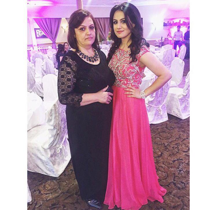 silaaamalikk's tweet photo. Brothers Shirnikhori (Engagement Party) http://t.co/OLj2AyTNMo