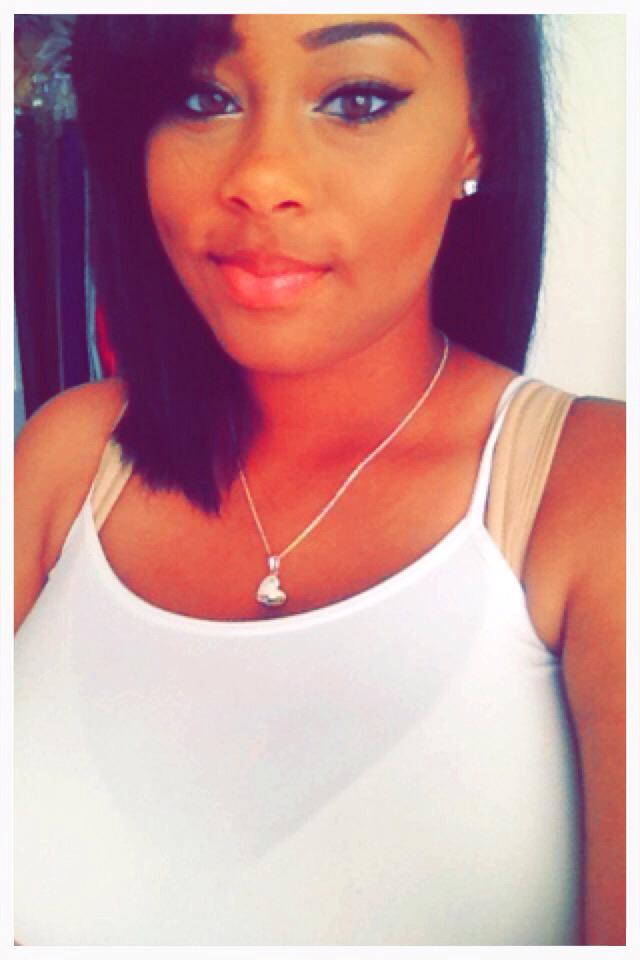 jaria015's tweet photo. 😜🌺 http://t.co/4cEqHxAfLy