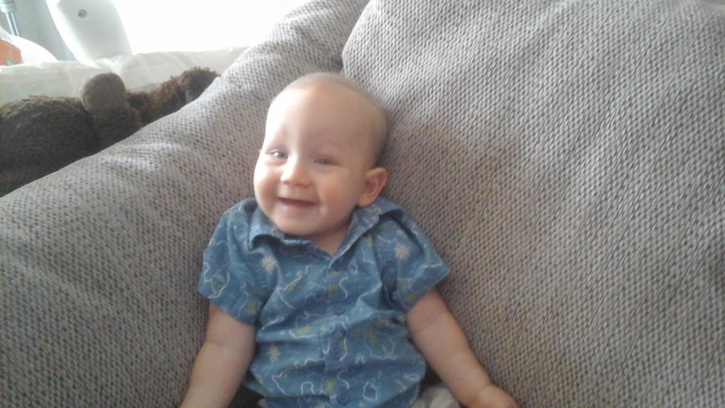 AmandaG2004's tweet photo. @AlexGMusic7 Need a Meet &amp; Greet location for Phoenix? My mommy said you can use my house. #alexgontour http://t.co/ZaprnjNZuO