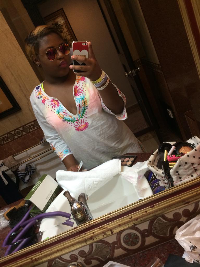 Materialgirlsav's tweet photo. I live the life I deserve 😈😇 #DreamWeekend2015 #jamaica2k15 http://t.co/bBREtK1Paz