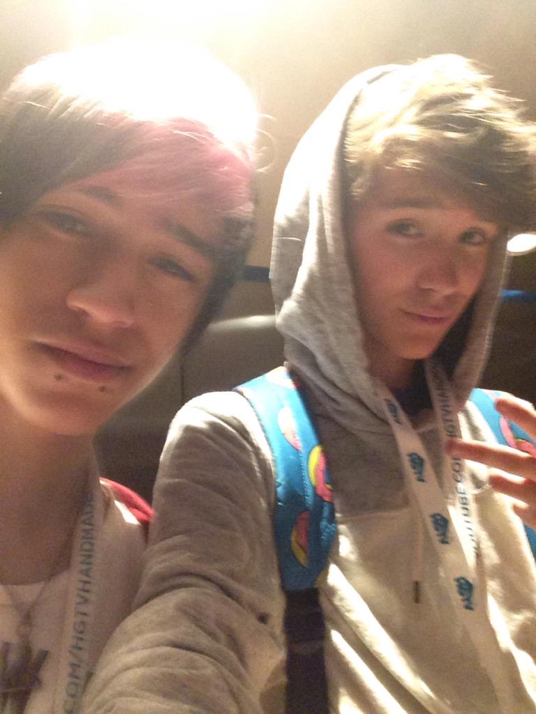 igabrielmathis's tweet photo. Happy birthday man ! @diegosaurs_ see you in 2 days 🍚 (its 12 for me ) http://t.co/7CVukXtwv7