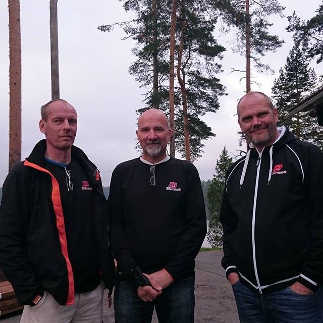 rsspanthers00's tweet photo. Valmennusryhma valmiina aamulenkille #eerikkilä #rsspanthers #aamulenkki http://t.co/kjC8F6gAH7 http://t.co/BA62DA2fnd