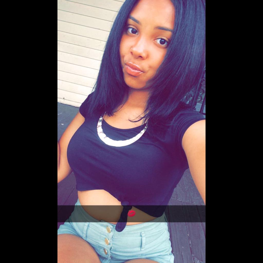 bowdown_to_indy's tweet photo. Ima good girl, but I wanna be bad for you 💋😉 http://t.co/BPWQSxAPyg