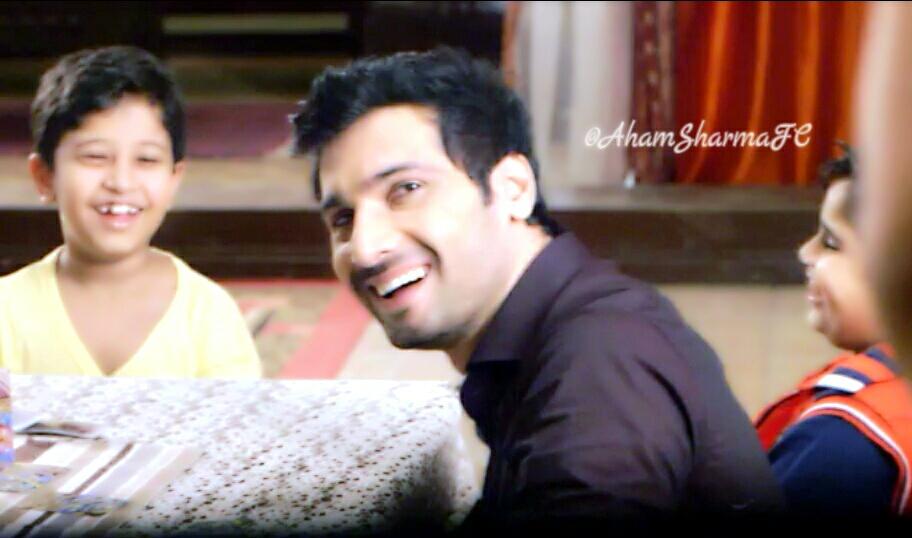 AhamSharmaFC's tweet photo. The dapper! ... the suave! .. the most handsome!  @1AhamSharma 😍 #ArjunMehra http://t.co/4dhHDSYaX0