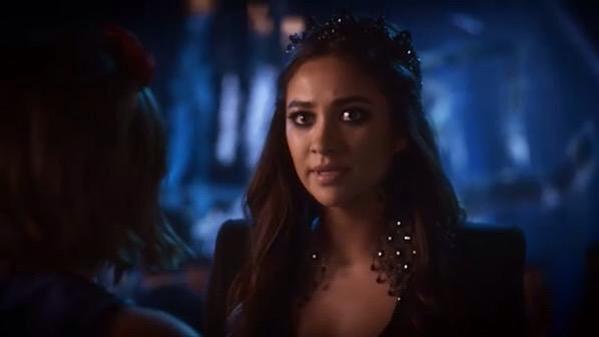 PrettyKisses_A's tweet image. DELETED SCENE photos of Sara, Clark, Aria, and Emily in #PLL6x09. #PLLProm #PLL