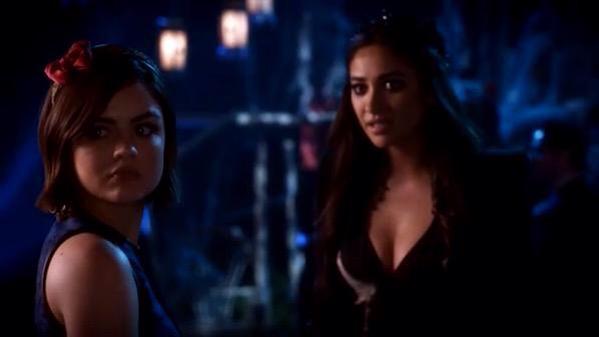 PrettyKisses_A's tweet image. DELETED SCENE photos of Sara, Clark, Aria, and Emily in #PLL6x09. #PLLProm #PLL