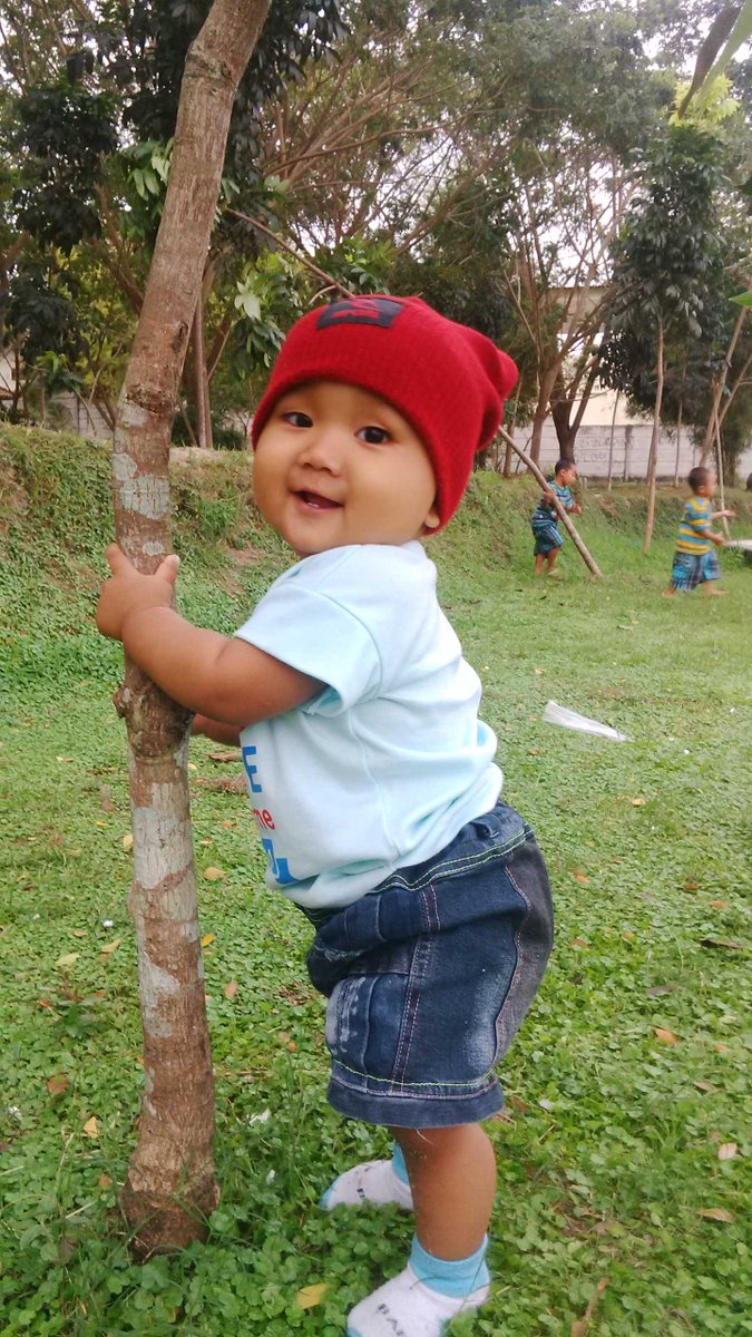 Adek Yafata belajar berdiri... #tamanselagalas #alfatihamruyafata