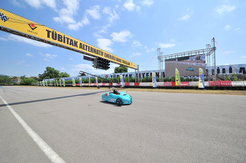 Alternatif Enerjili Araç Yarışlarında bugün elektromobil kategorisinde 37 araç yarışacak. Yer: Körfez Yarış Pisti
