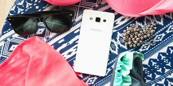 samsungID's tweet photo. Galaxy A melengkapi penampilanmu dengan desain yang inovatif dan mewah #BeginWithA http://t.co/c03CE2whcn http://t.co/rnv7a898Dd