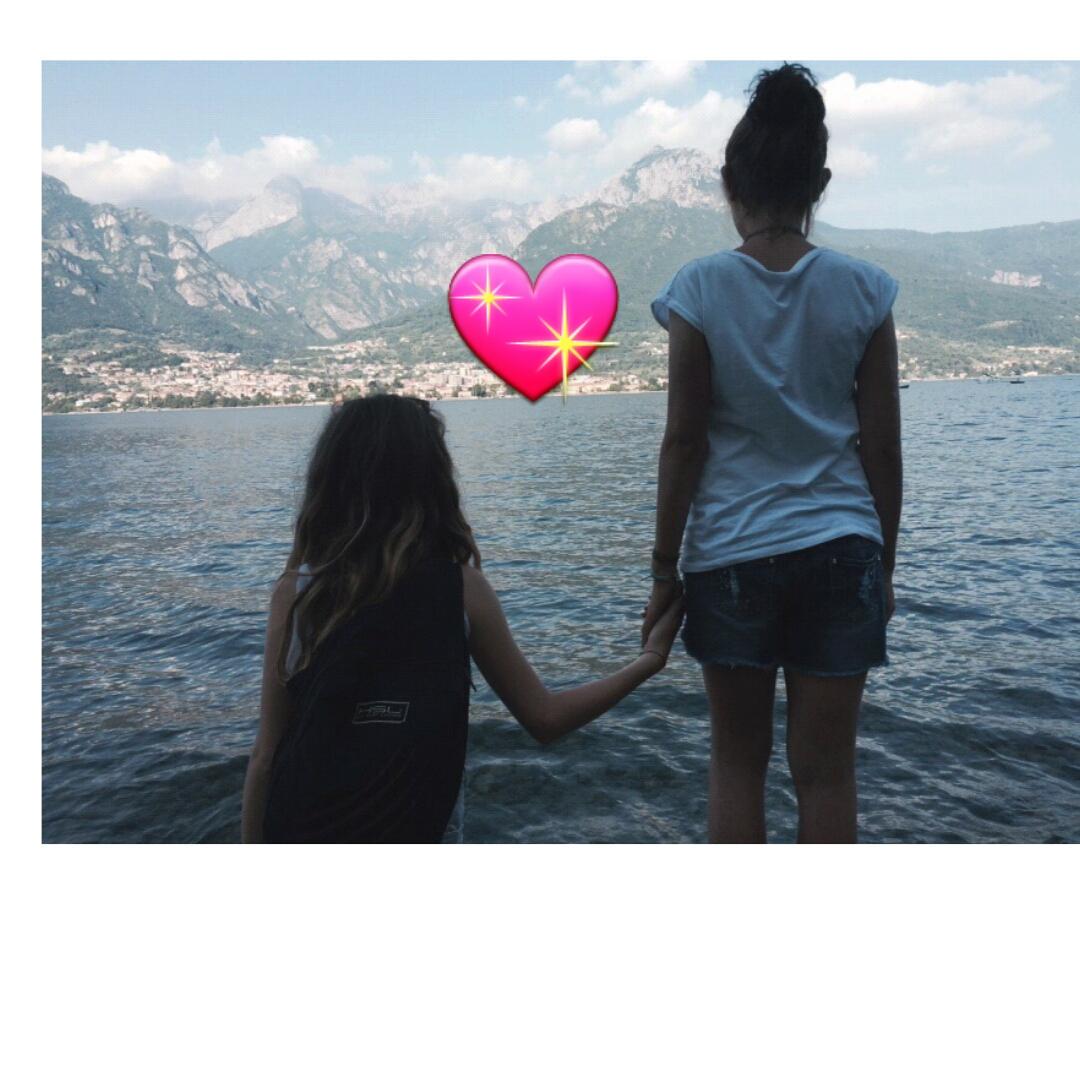 sofiasantomasi's tweet photo. #friends http://t.co/yQi3FDoiyl