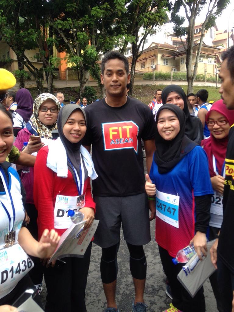 mtdcmalaysia's tweet photo. MTDC staff with @Khairykj at #aseanunityrun2015 today! http://t.co/ogKPTM225j