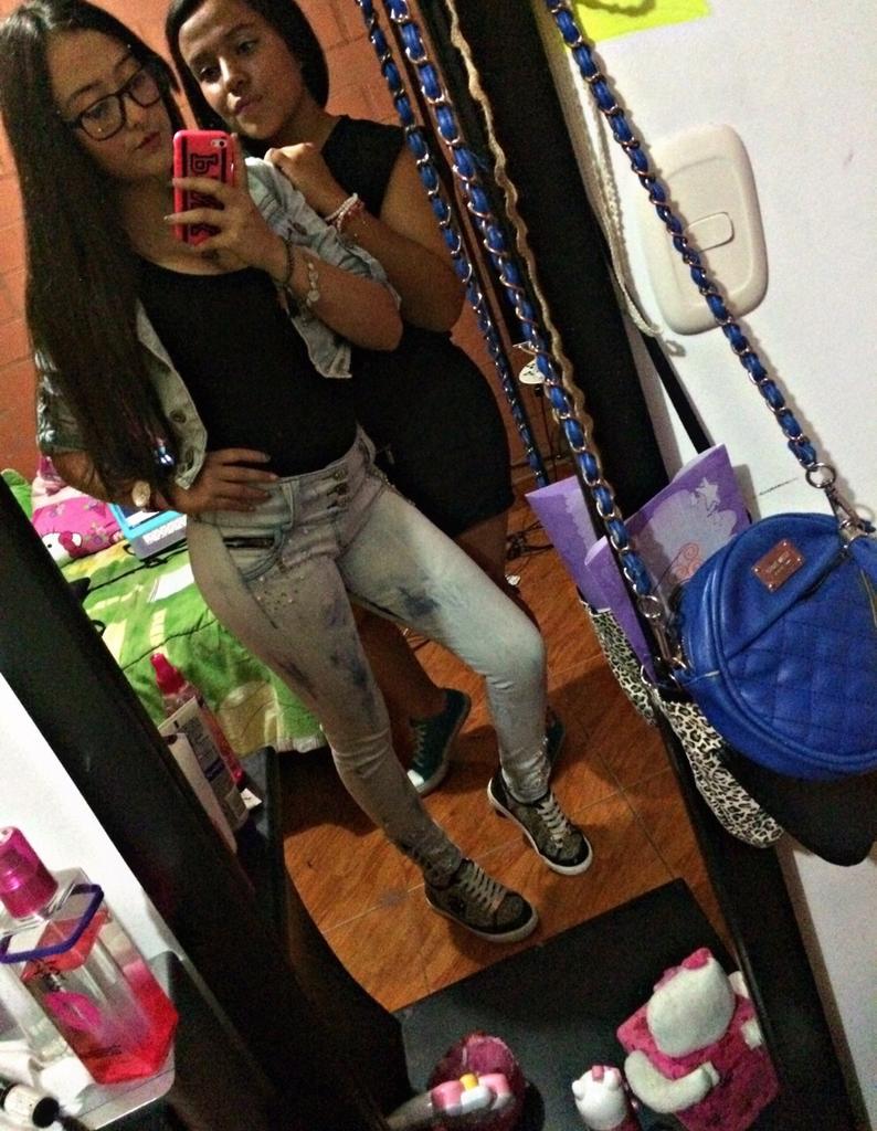Putoraider24's tweet photo. Te amo linda 😆😆 http://t.co/QCzXTs8Y3o
